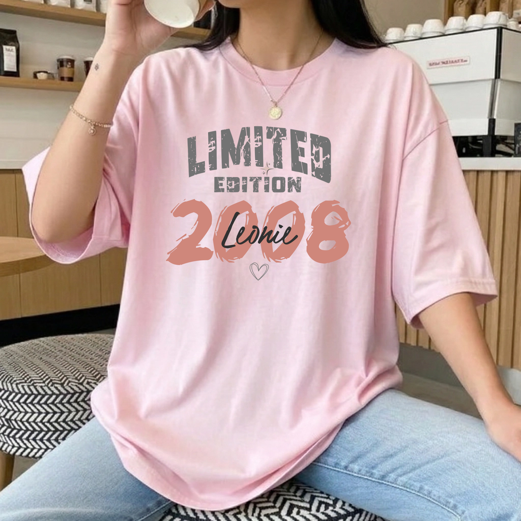 "Limited Edition 2008" Personalisiertes Damen T-Shirt zum 18. Geburtstag mit Name – Aesthetic Vintage Geburtstags-Shirt Frauen