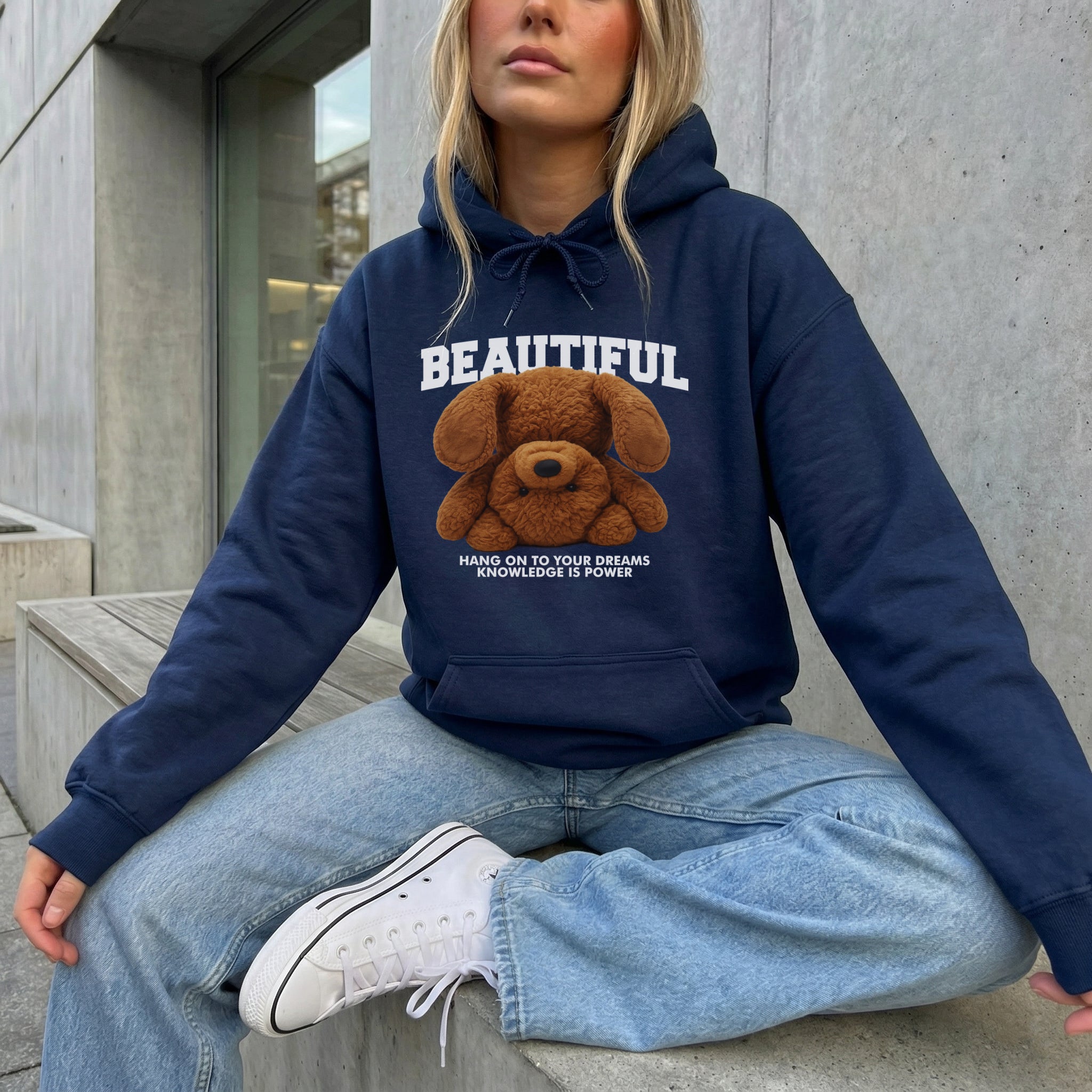 Damen Hoodie „Beautiful Teddy“ – Kapuzenpullover mit Statement-Print