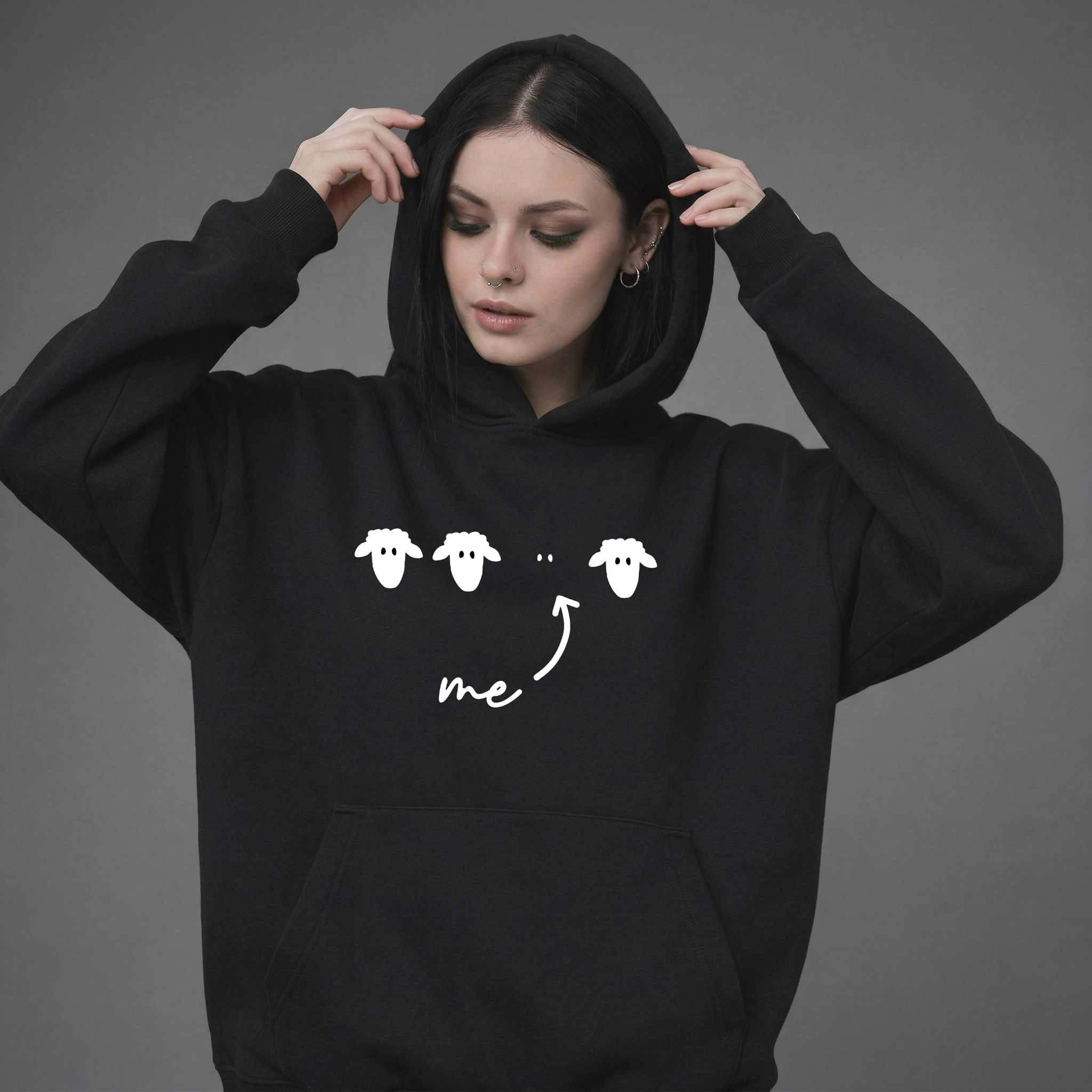 "Yo" – La oveja negra sudadera con capucha | Sudadera con capucha minimalista con humor