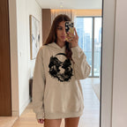 "Sound of Nature" – Artistischer Grafik-Hoodie mit Kopfhörer-Landschafts-Print