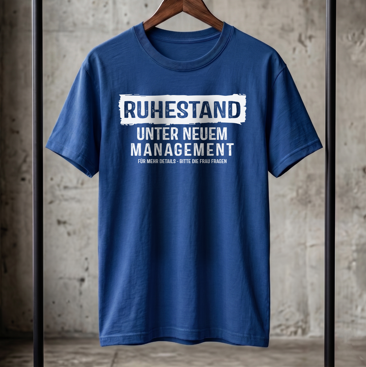 Lustiges Ruhestand T-Shirt – Unter Neuem Management (Bitte Frau fragen) – Ideales Abschiedsgeschenk für Rentner & Kollegen