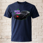"80's Vibes" Retro Auto T-Shirt – Legendärer schwarzer Sportwagen im Neon-Print – Witziges Geschenk für 80er Jahre Fans & Autoliebhaber Schwarz
