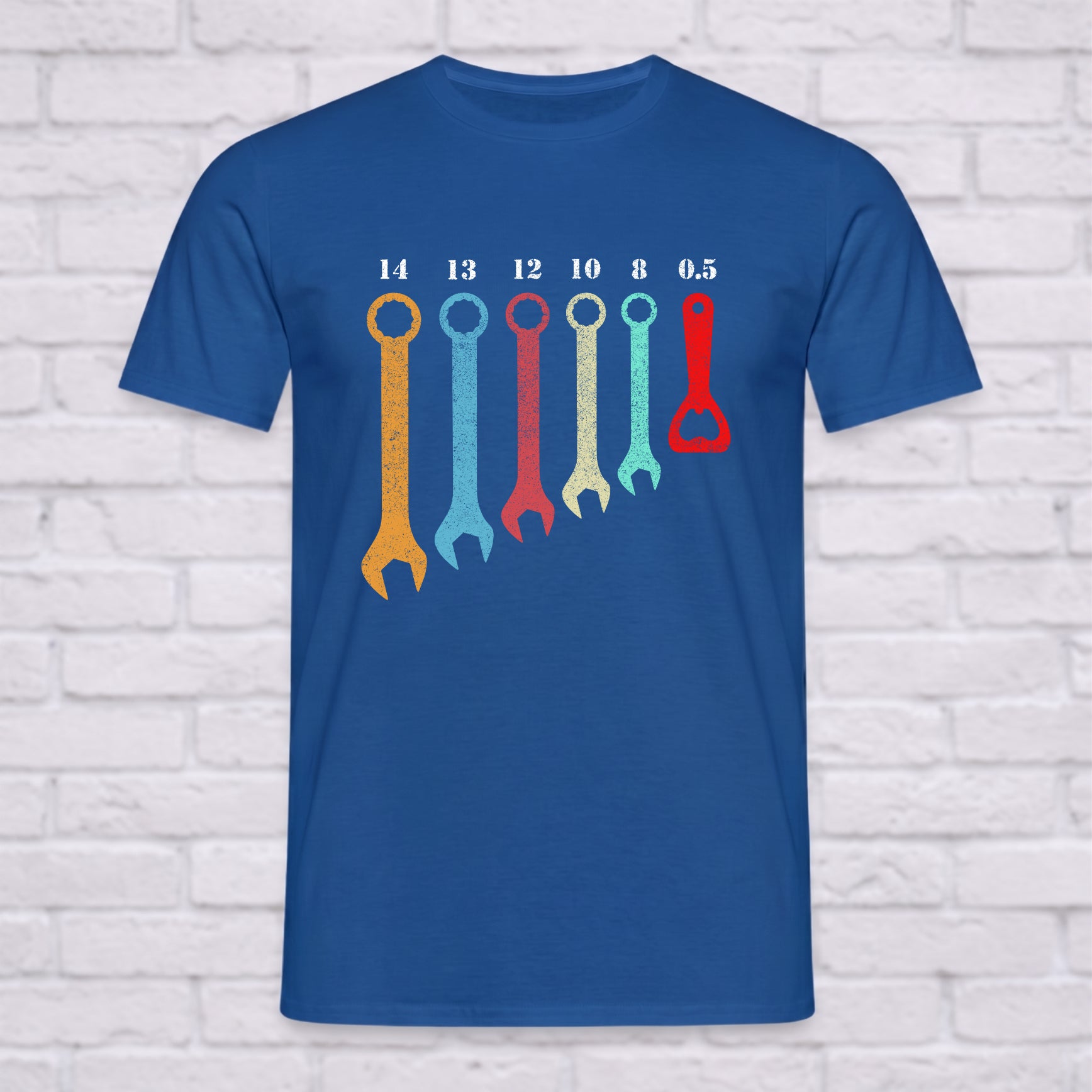 "Herramientas y Fin de Jornada" Divertida camiseta de artesano con llave inglesa y abridor de botellas – Regalo ingenioso para mecánicos, manitas y hombres – Negro