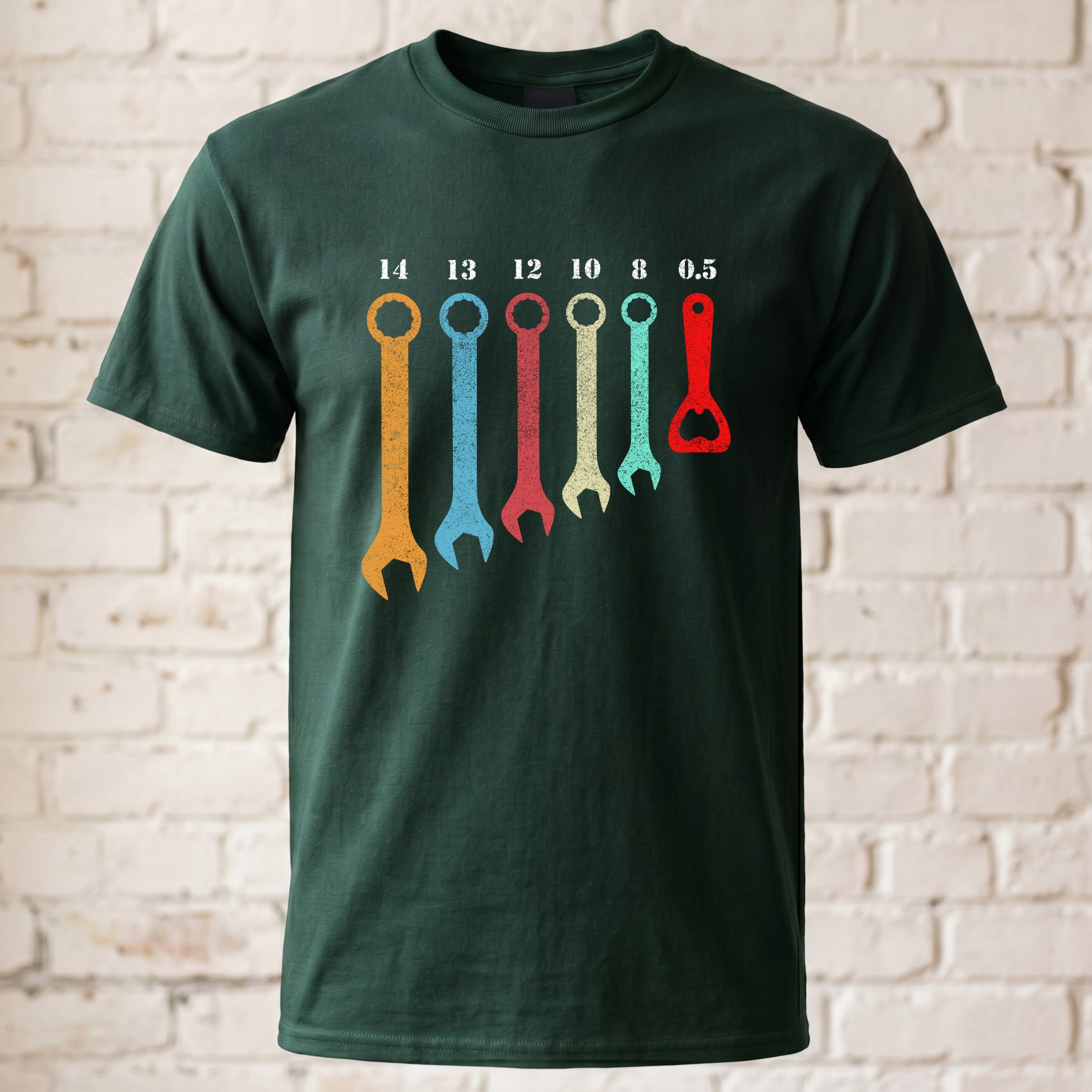 "Herramientas y Fin de Jornada" Divertida camiseta de artesano con llave inglesa y abridor de botellas – Regalo ingenioso para mecánicos, manitas y hombres – Negro