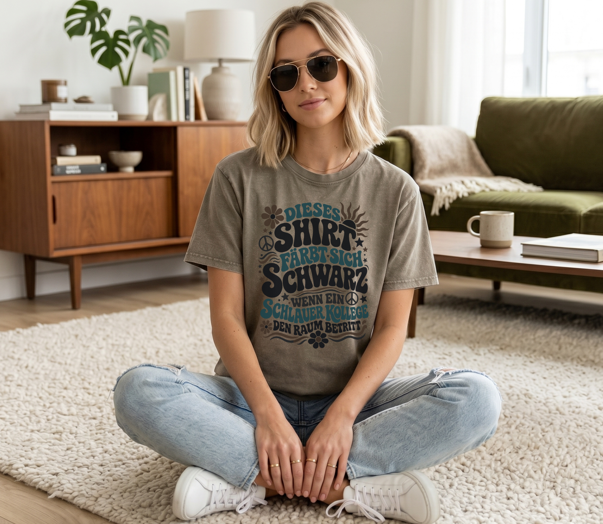 "Dieses Shirt färbt sich schwarz..." Oversized Damen T-Shirt – Retro 70s Büro Funshirt mit Spruch für Kolleginnen & Job – Washed Grau / Stone