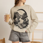 "Sound of Nature" Damen Sweatshirt – Ästhetischer Kopfhörer Pullover mit Wald & Wasserfall Motiv – Musikliebhaber Indie Geschenk Sand / Beige