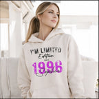 Limited Edition 1996 – Personalisiertes Geburtstags Hoodie, Sweatshirt oder Shirt – Jahrgang Geschenk für Frauen - pure|custom.