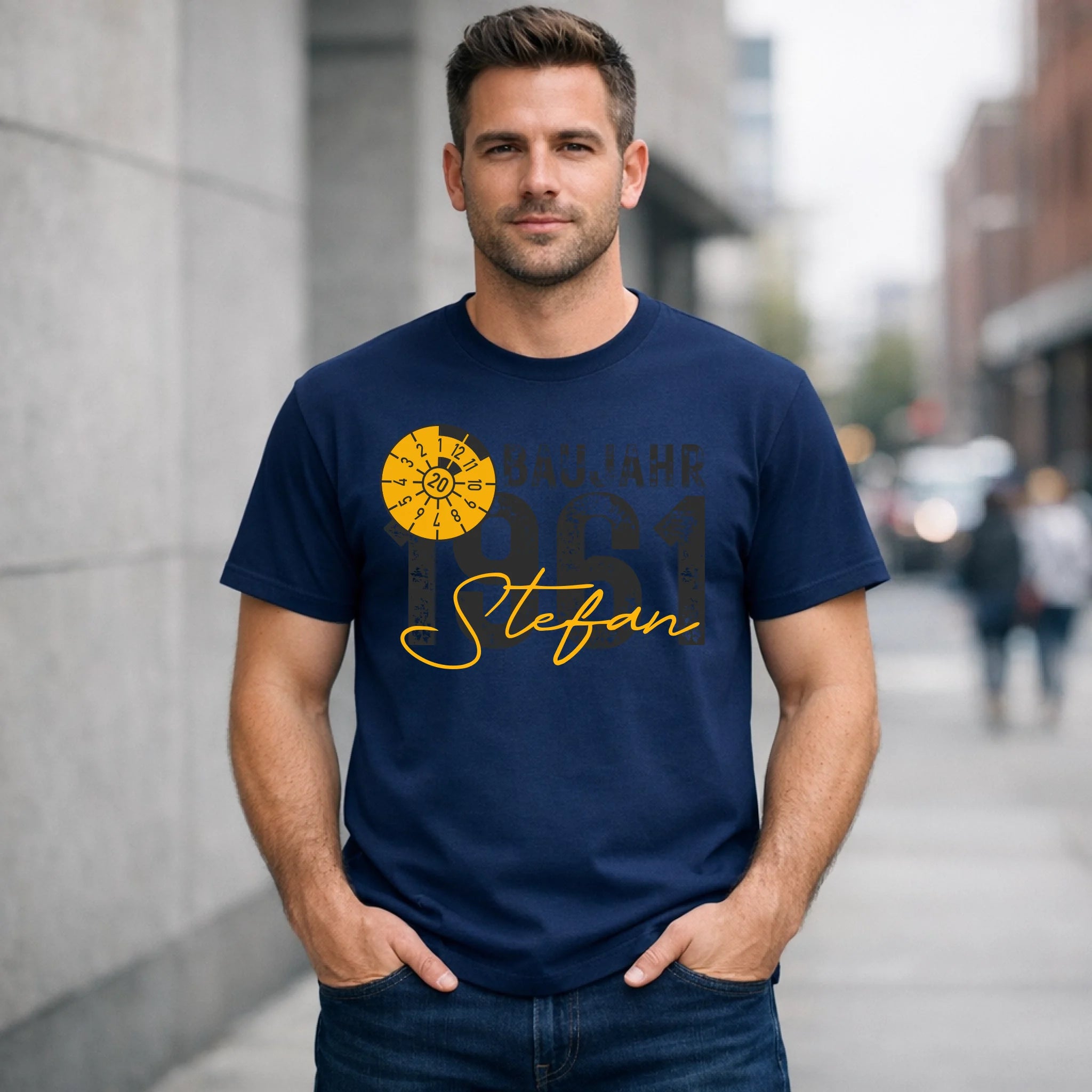 18. Geburtstag Geschenk Mann – Baujahr 2008 personalisiert mit Name, Mechaniker TÜV Plakette, T-Shirt Hoodie Sweatshirt - pure|custom.