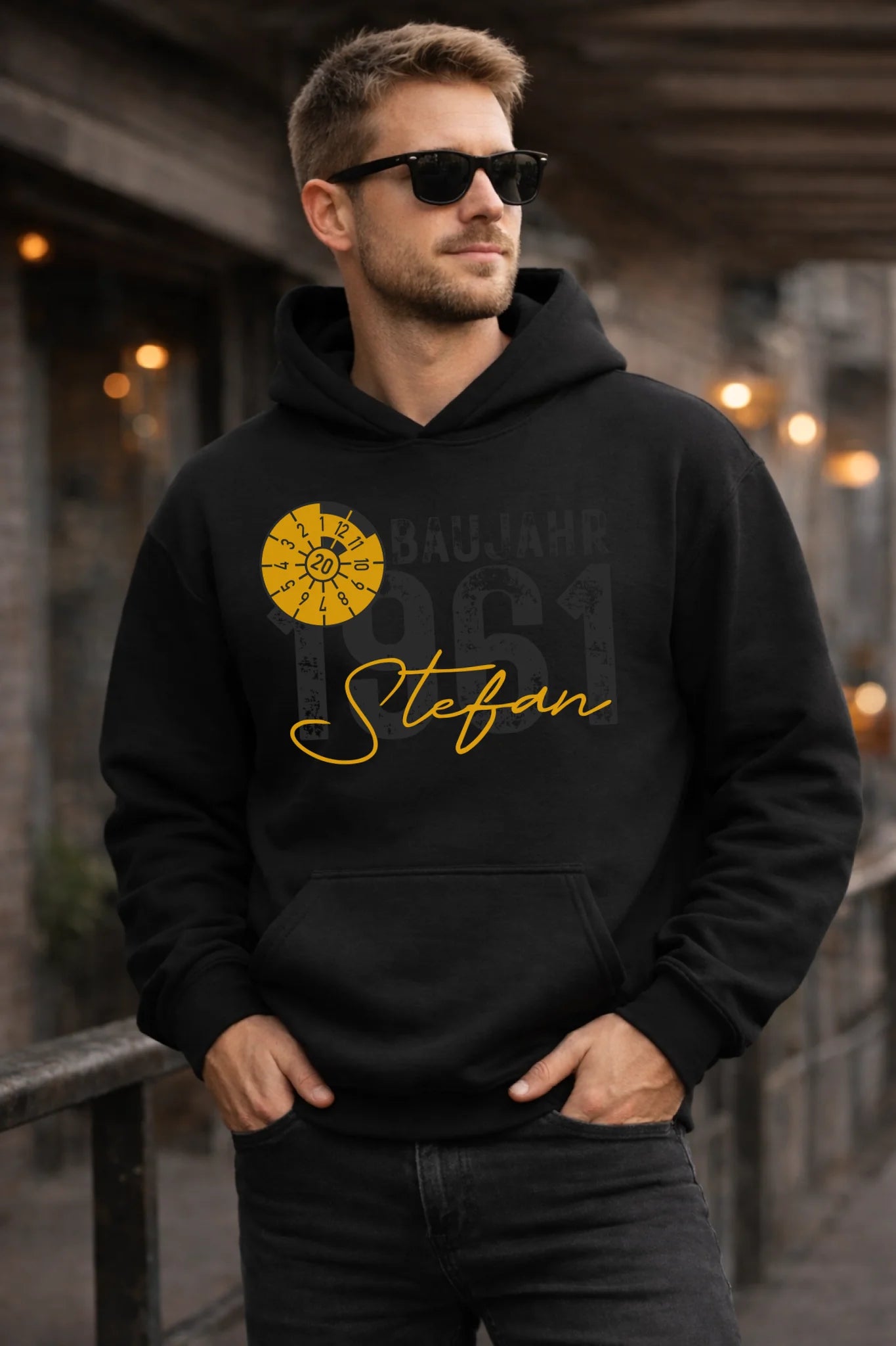 18. Geburtstag Geschenk Mann – Baujahr 2008 personalisiert mit Name, Mechaniker TÜV Plakette, T-Shirt Hoodie Sweatshirt - pure|custom.