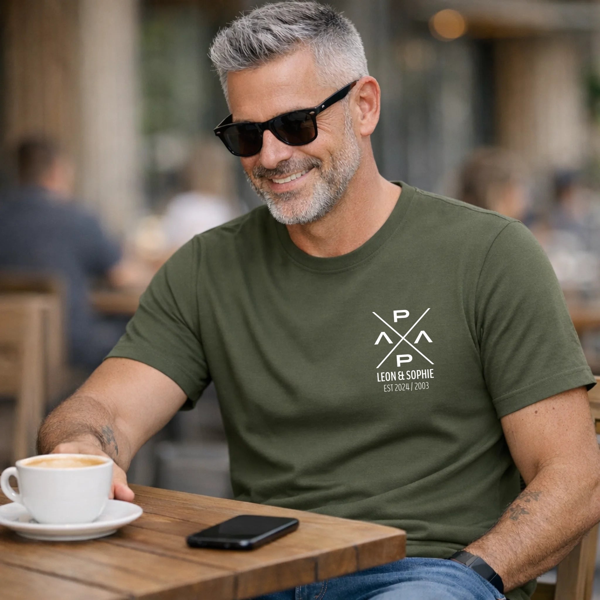 PapaPrint Geschenk für Väter Personalisiert Name & Jahr | Papa Hoodie | Est 2024 2025 2026 | Sweatshirt Herren | Vatertagsgeschenk Shirt - pure|custom.