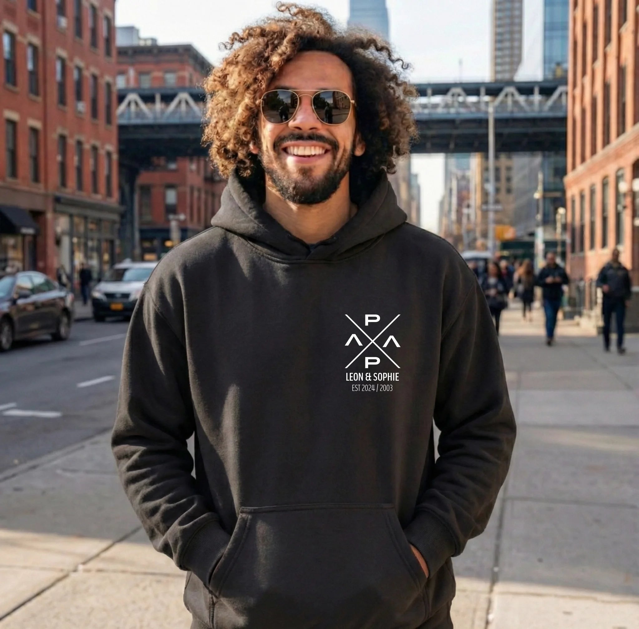 PapaPrint Geschenk für Väter Personalisiert Name & Jahr | Papa Hoodie | Est 2024 2025 2026 | Sweatshirt Herren | Vatertagsgeschenk Shirt - pure|custom.