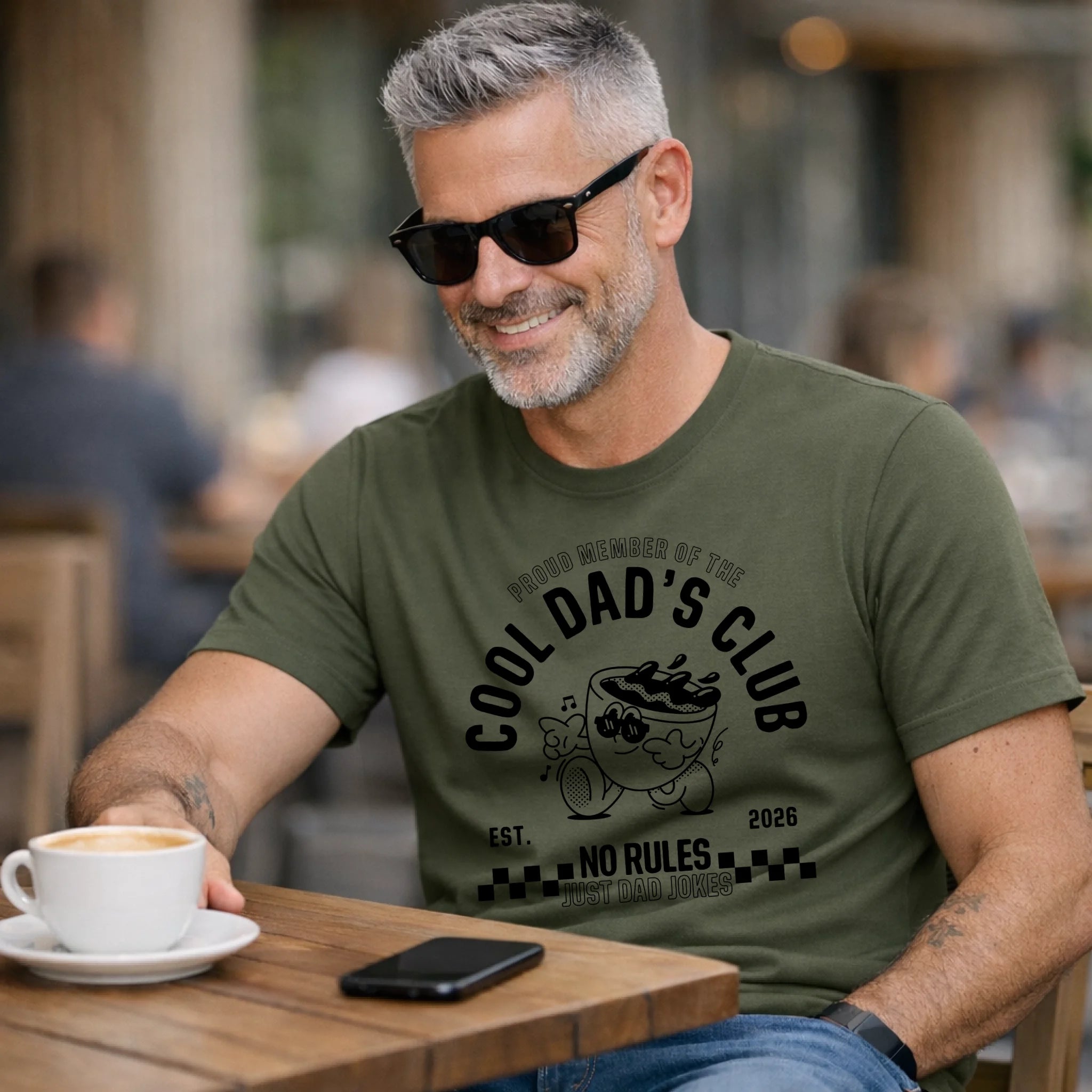 Personalisierbares Vatertag T-Shirt – Cool Dad’s Club – Wunschjahr EST. 2024 / 2025 – Geschenk für Papa zum Vatertag – Retro Dad Shirt - pure|custom.