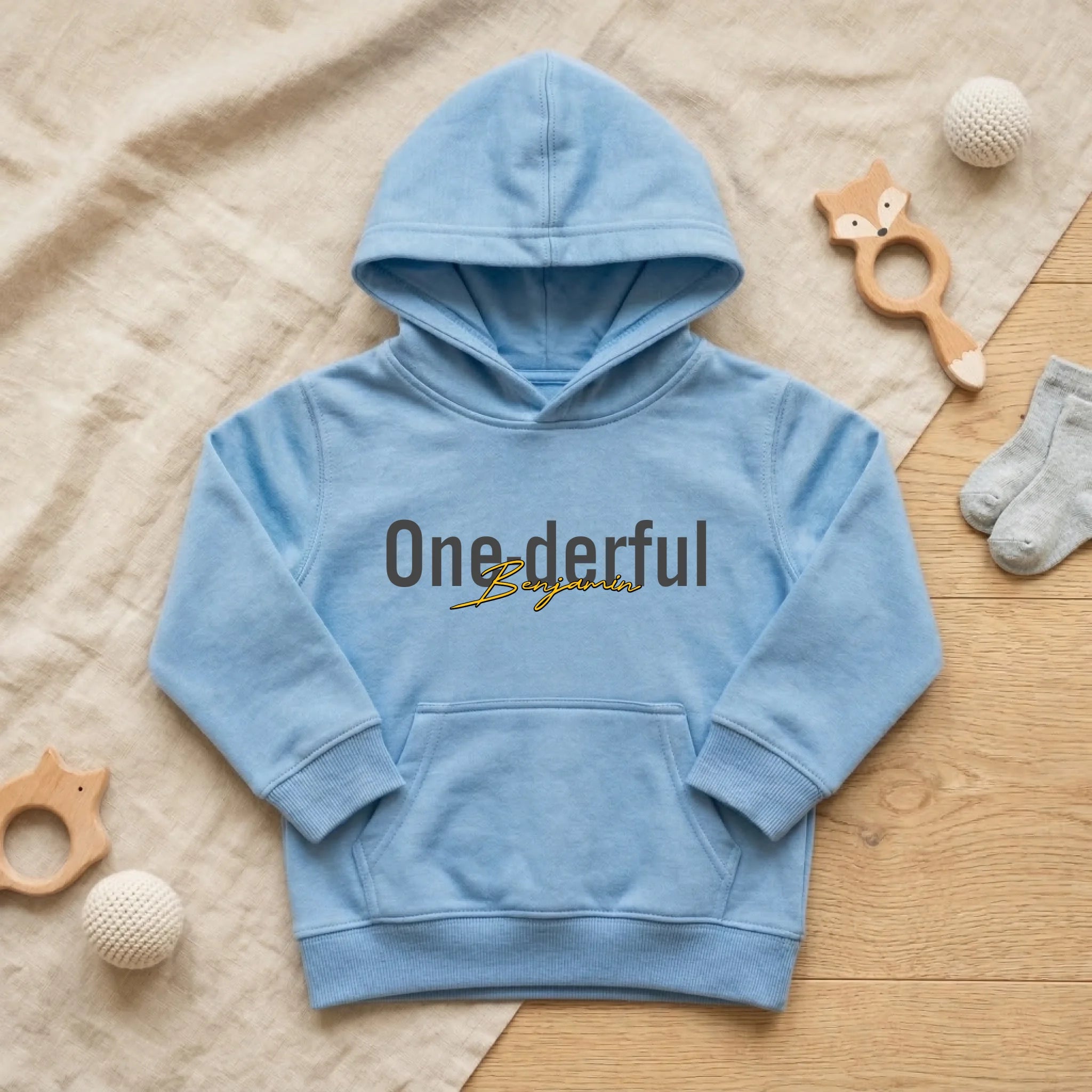 Personalisierter Kinder Hoodie zum 1. Geburtstag – Modell "One - derful" mit Wunschname - pure|custom.