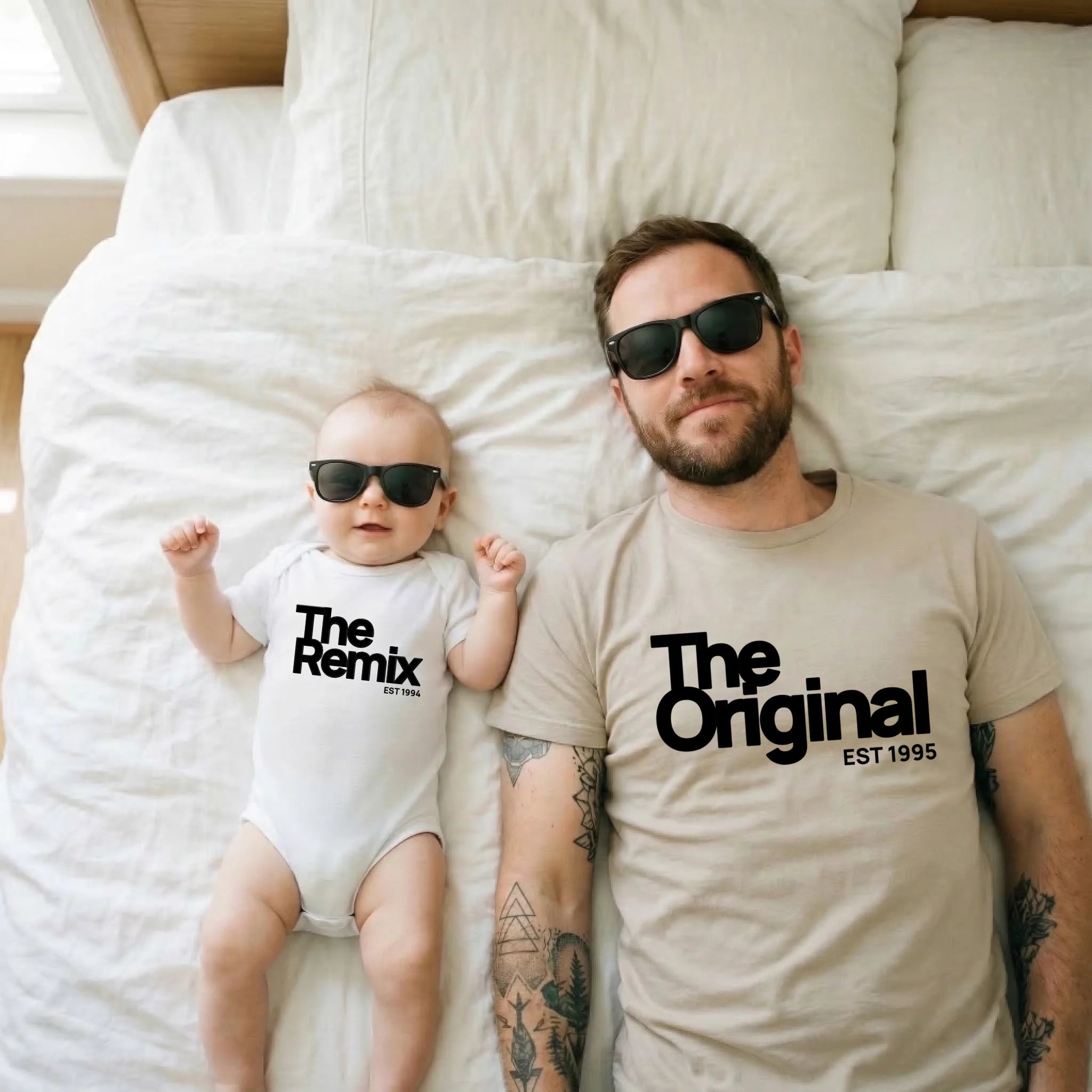 The Original & The Remix 2 - Partnerlook Set: Herren T-Shirt oder Baby - Body (einzeln oder als Set kaufbar) – Personalisiertes Geschenk für Vater & Kind - pure|custom.