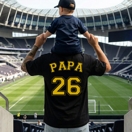 Dein Jahr. Dein Stolz. Dein Unikat - Papa Est. [Dein Jahr] – Dein persönliches WM Trikot - Papa Geschenk T-Shirt