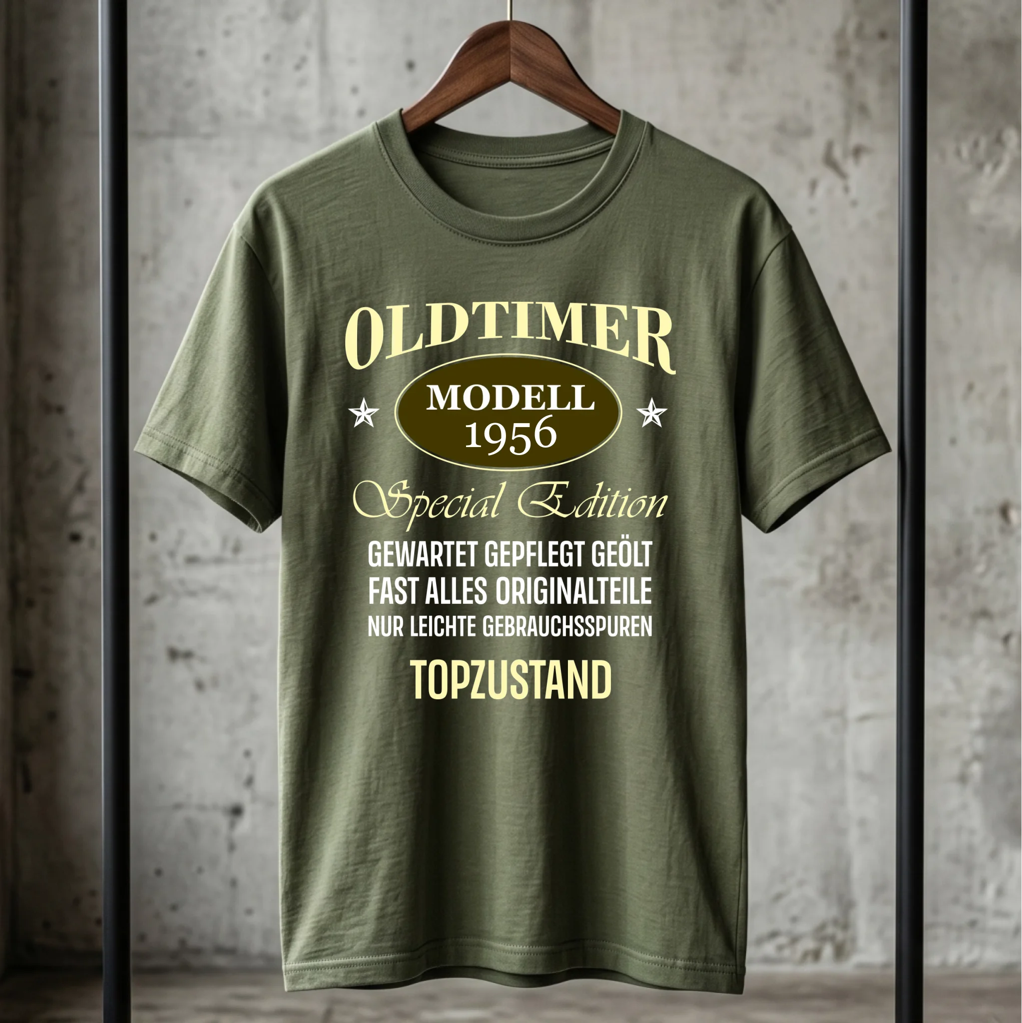 T-Shirt mitilär grün hängend
