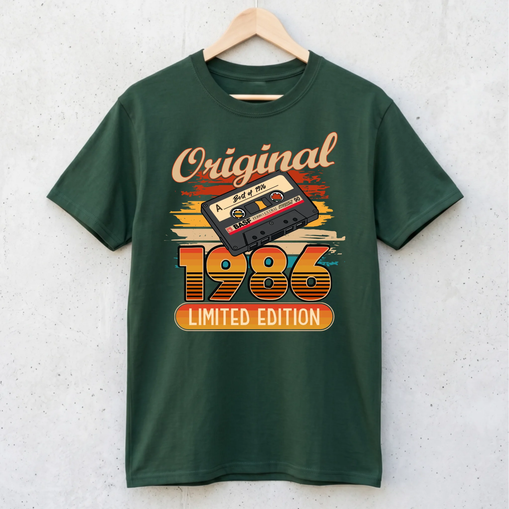 T-Shirt forest green hängend 3