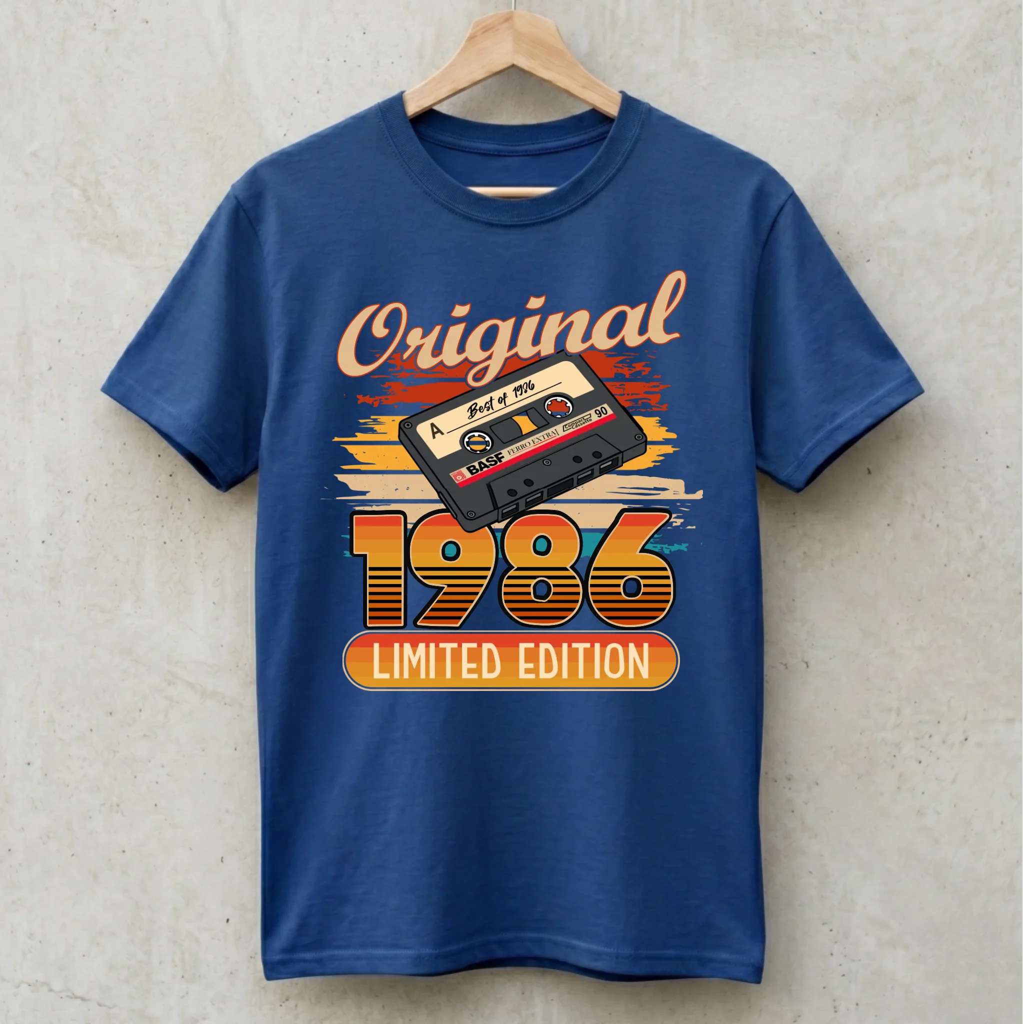 T-Shirt royal blau hängend 2