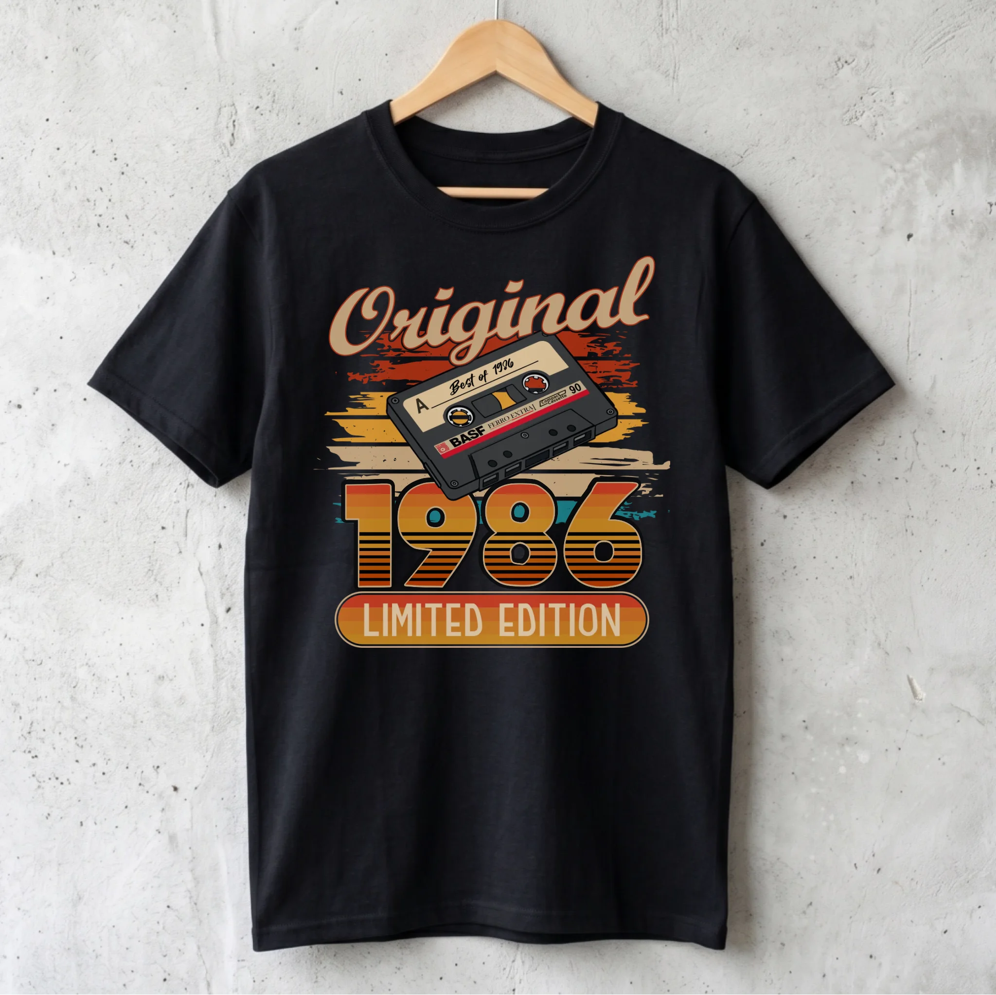 T-Shirt schwarz hängend 2