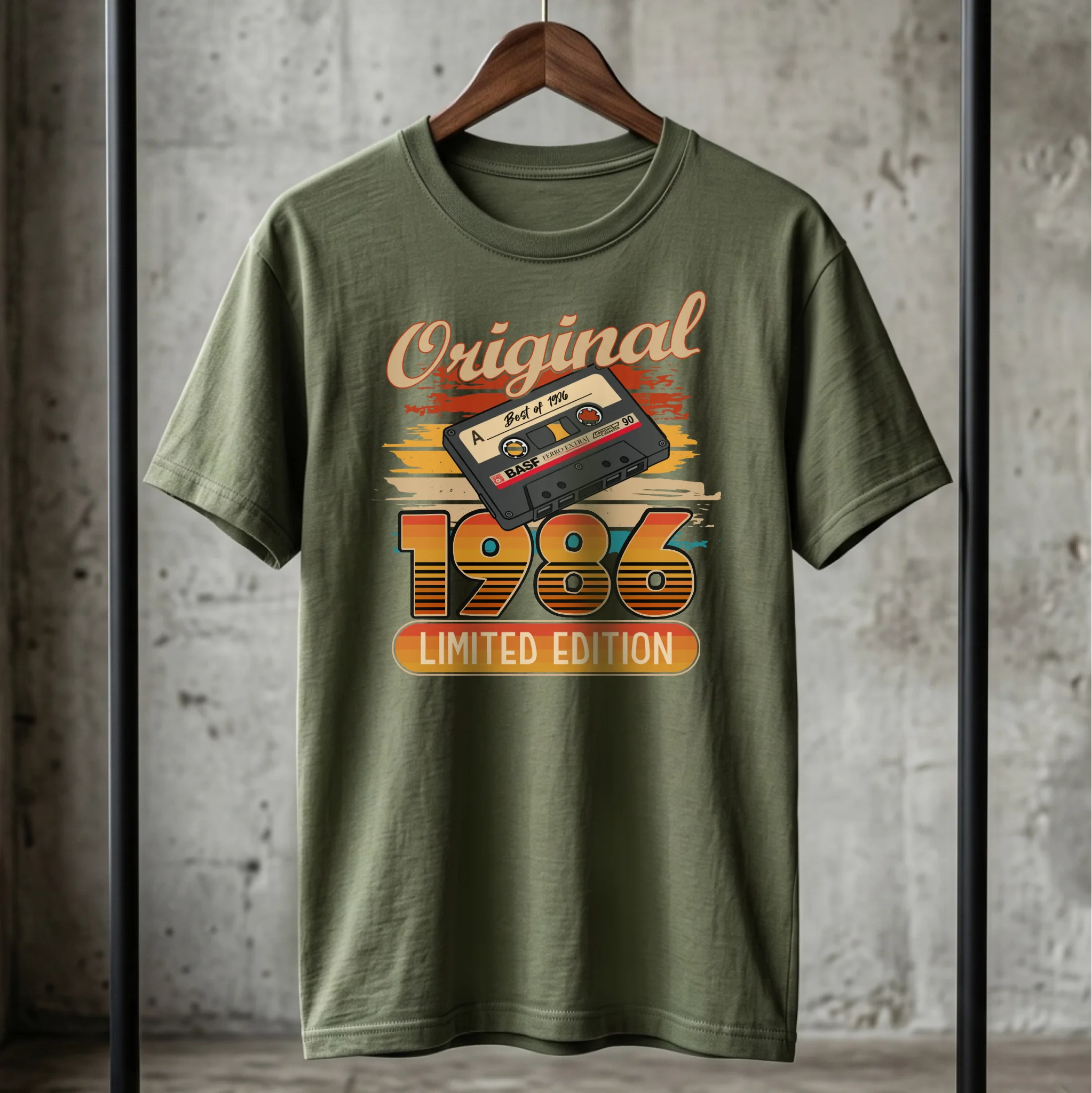 T-Shirt mitilär grün hängend