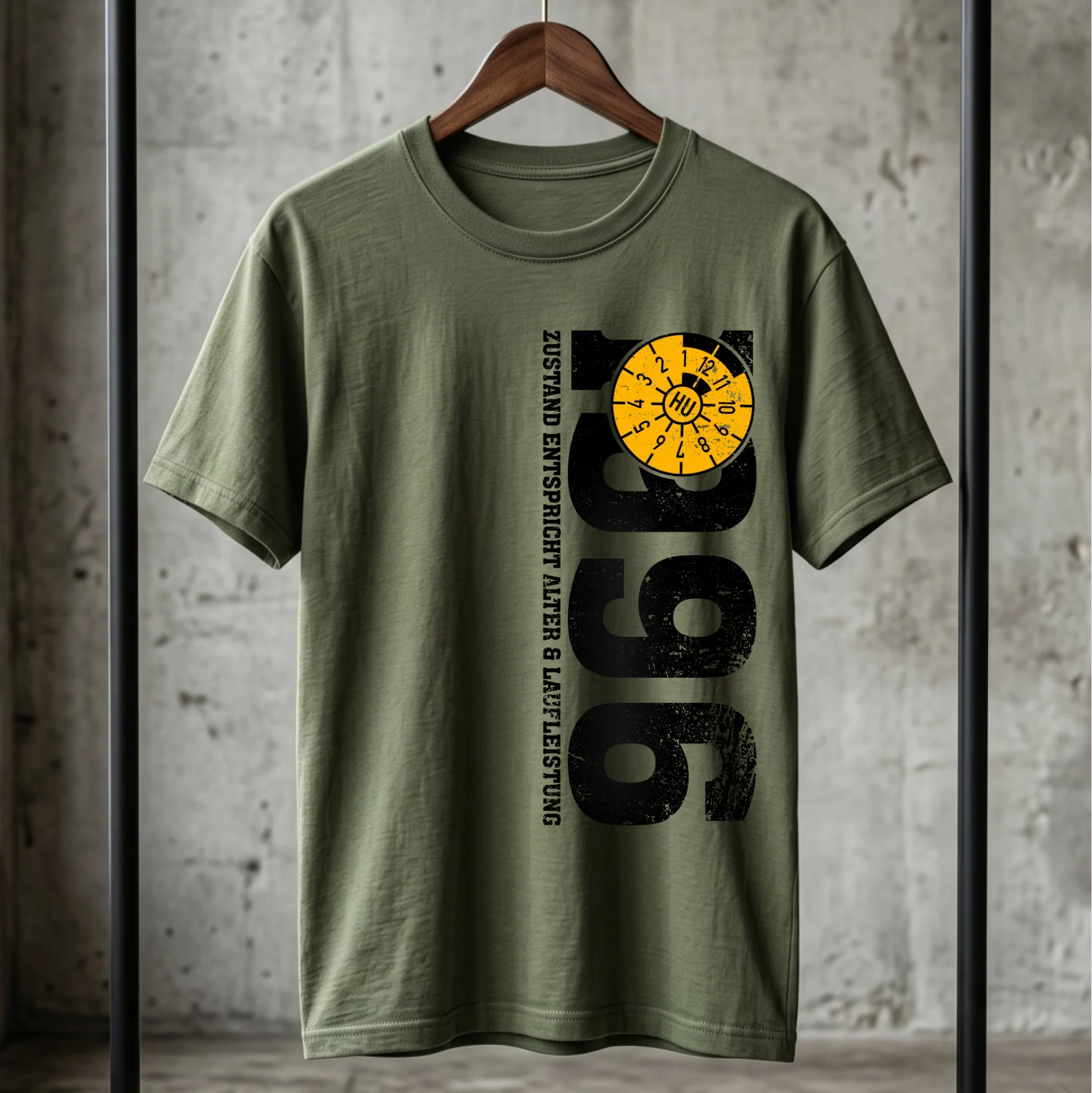 T-Shirt mitilär grün hängend