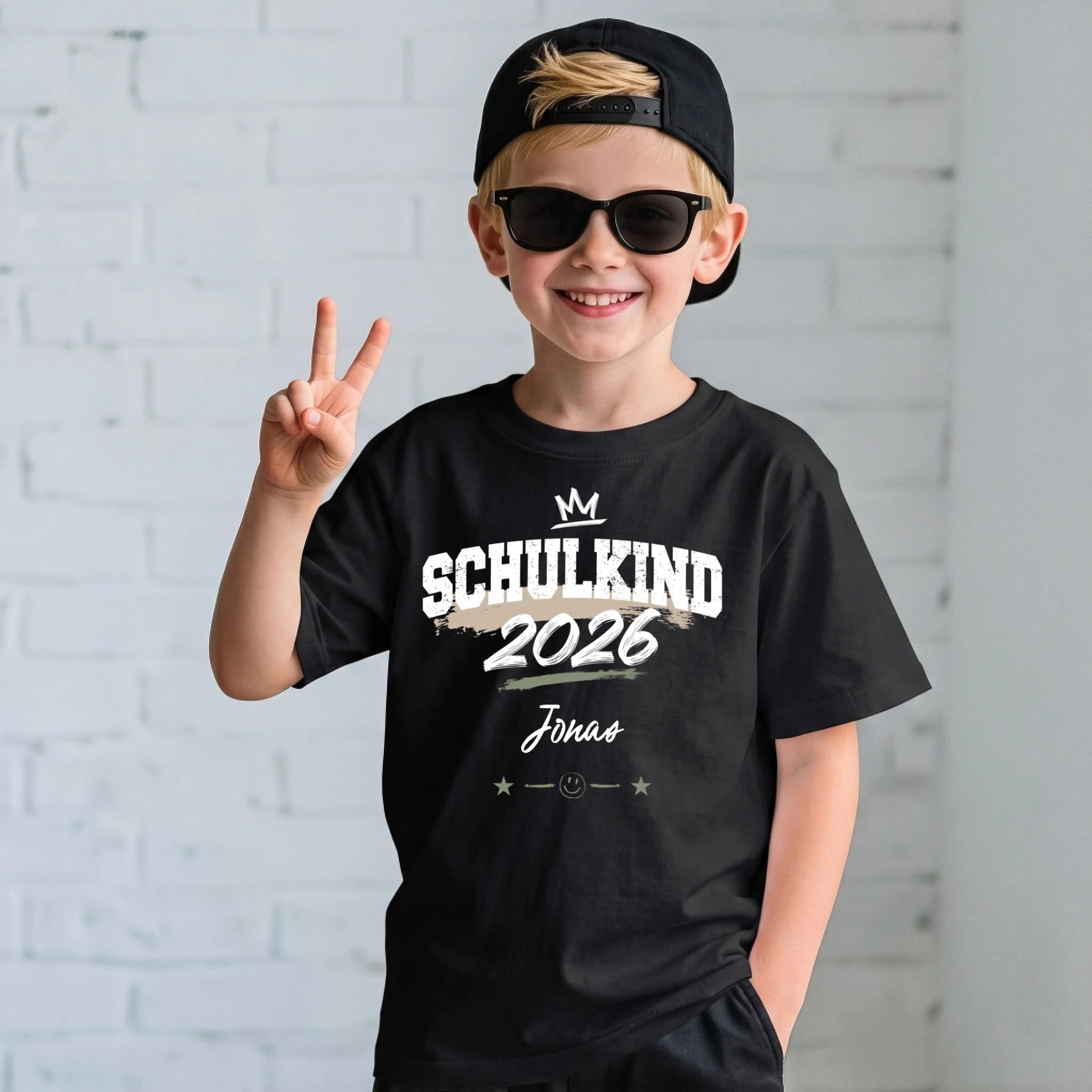 Kinder Shirt Mockup Lifestyle Schwarz