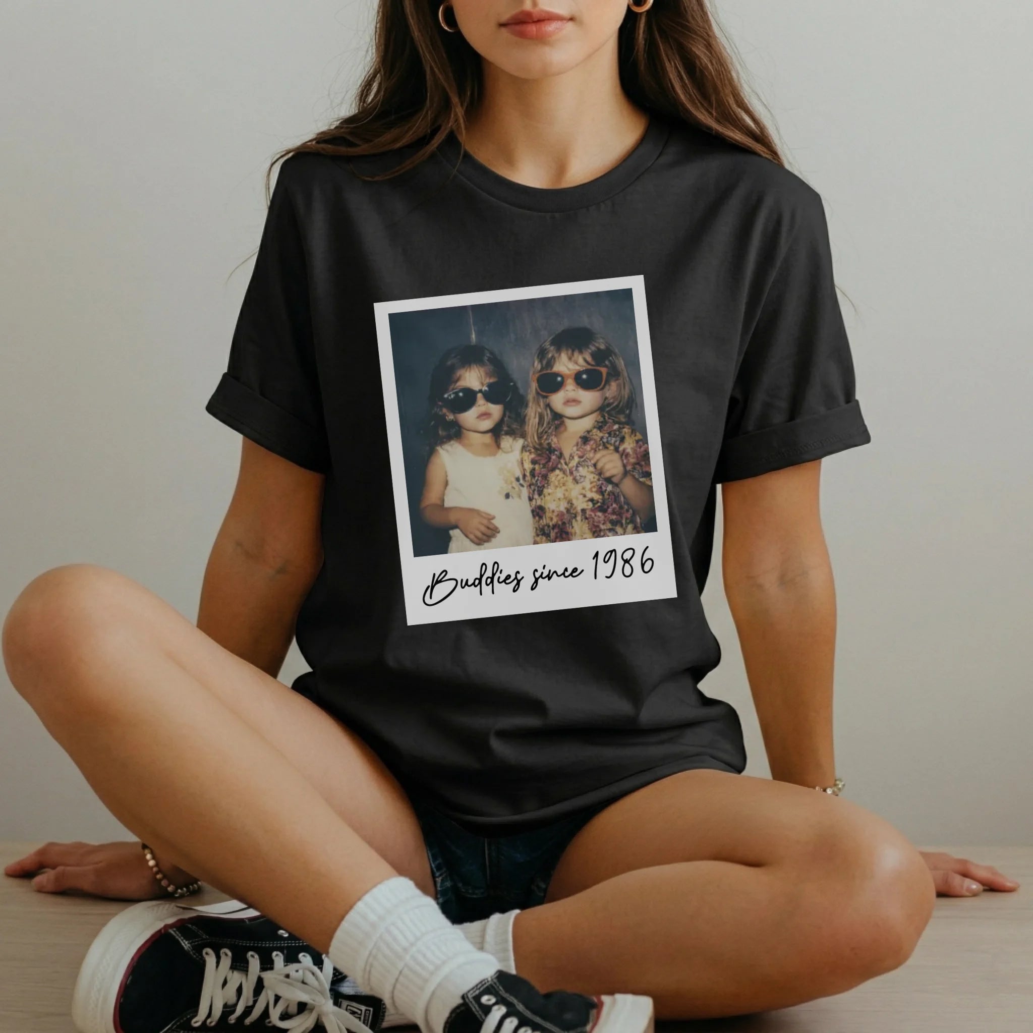 Shirt Mockup Schwarz Frau 2