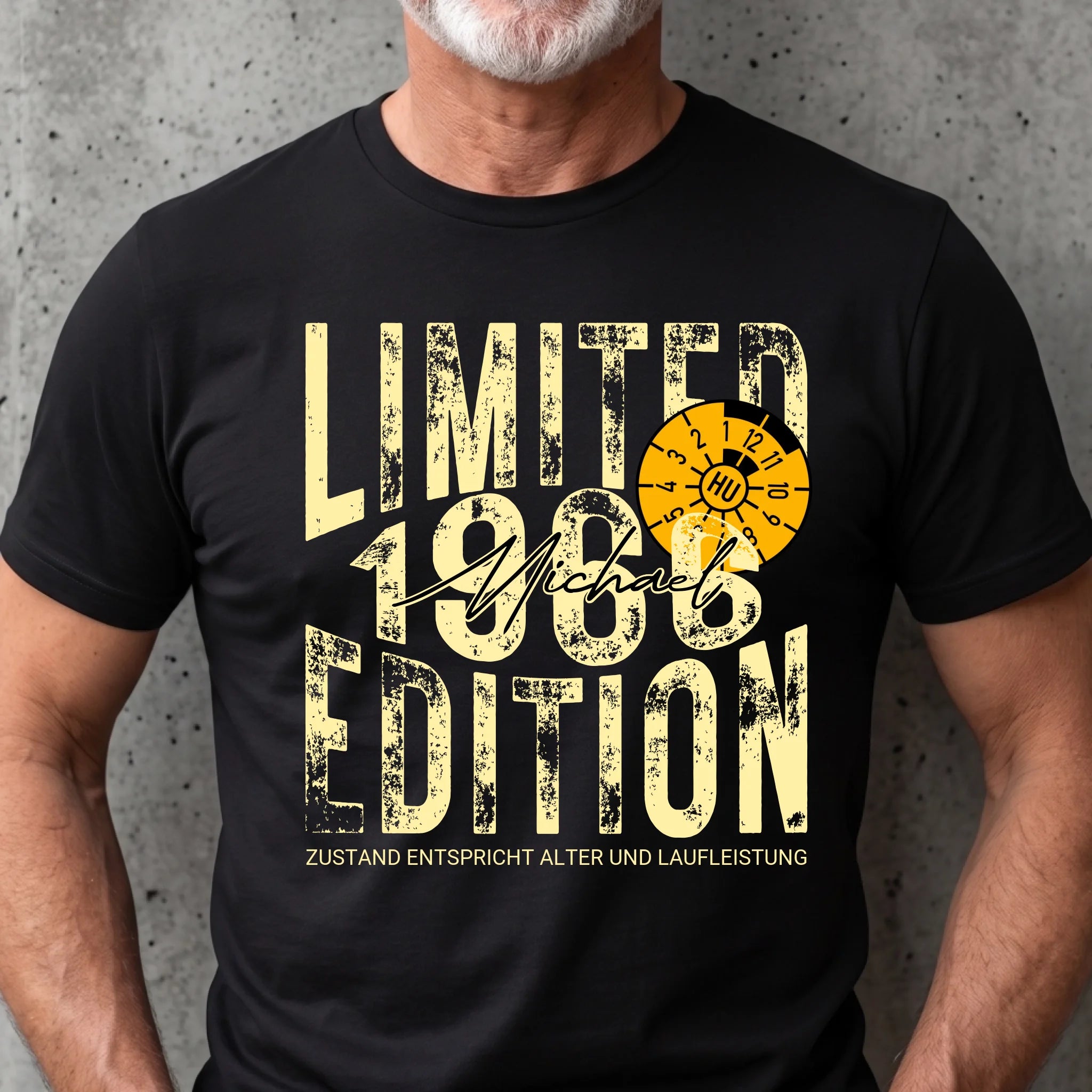 Mockup alter mann Schwarzes Shirt 2