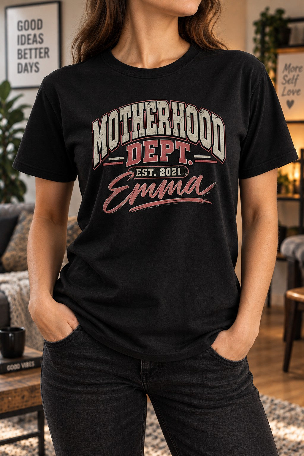 Personalisiert Motherhood Dept T-Shirt mit Namen & Wunschjahr, Mama Shirt Geschenk zur Geburt, Muttertag, Mom Tee Vintage