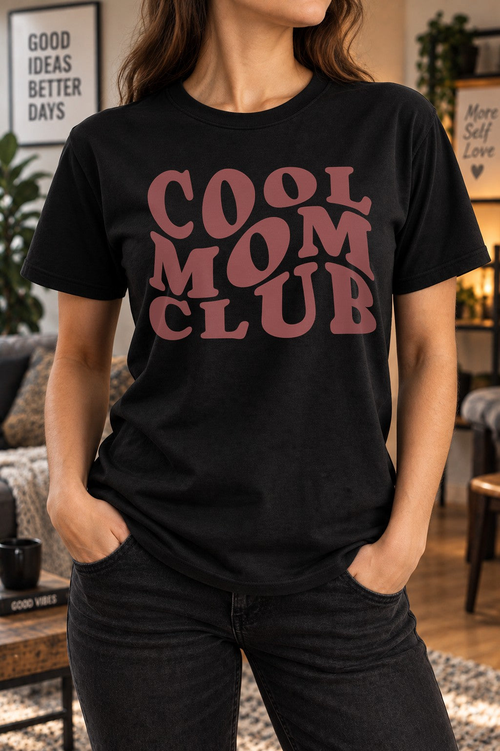 Cool Mom Club T-Shirt in Schwarz – Minimalistisches Statement Shirt für Mamas