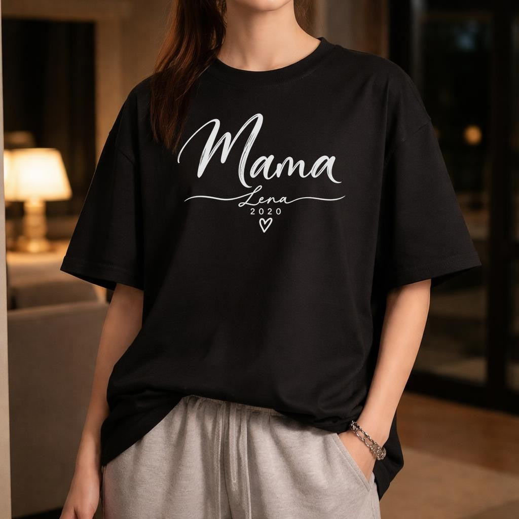 Personalisiert Mama T-Shirt mit Name & Wunschjahr, Geschenk für Mutter, individuelles Damen Shirt mit Herz