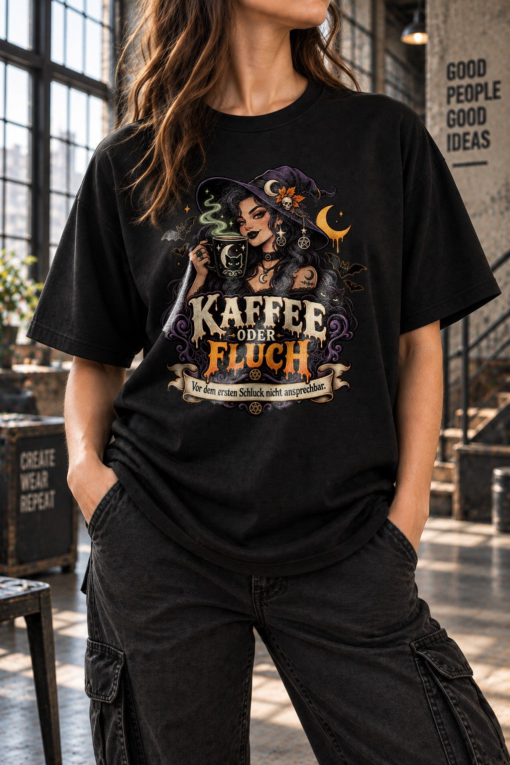 Kaffee oder Fluch T-Shirt Damen Oversized, Gothic Hexe Kaffee Spruch Shirt, Lustiges Halloween Witchy Tee