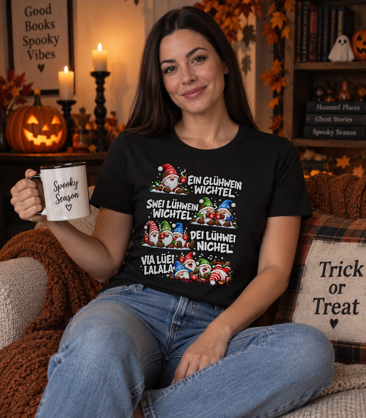 Ein Glühwein Wichtel Damen T-Shirt mit lustigem Weihnachtsmarkt Spruch und süßem Wichtel Motiv