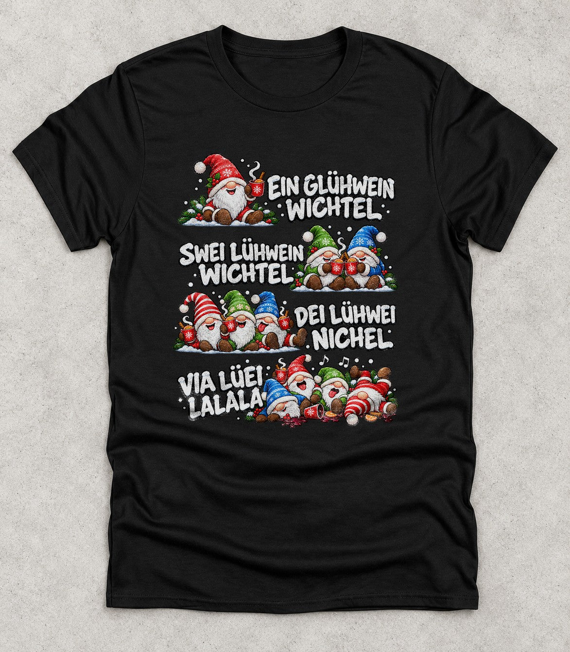 Ein Glühwein Wichtel Damen T-Shirt mit lustigem Weihnachtsmarkt Spruch und süßem Wichtel Motiv