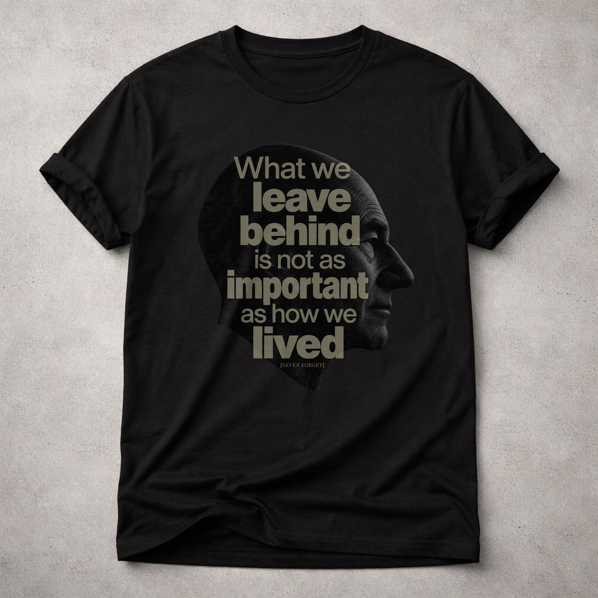 Philosophisches Portrait T-Shirt mit Zitat Print in Schwarz – modernes Unisex Statement Shirt