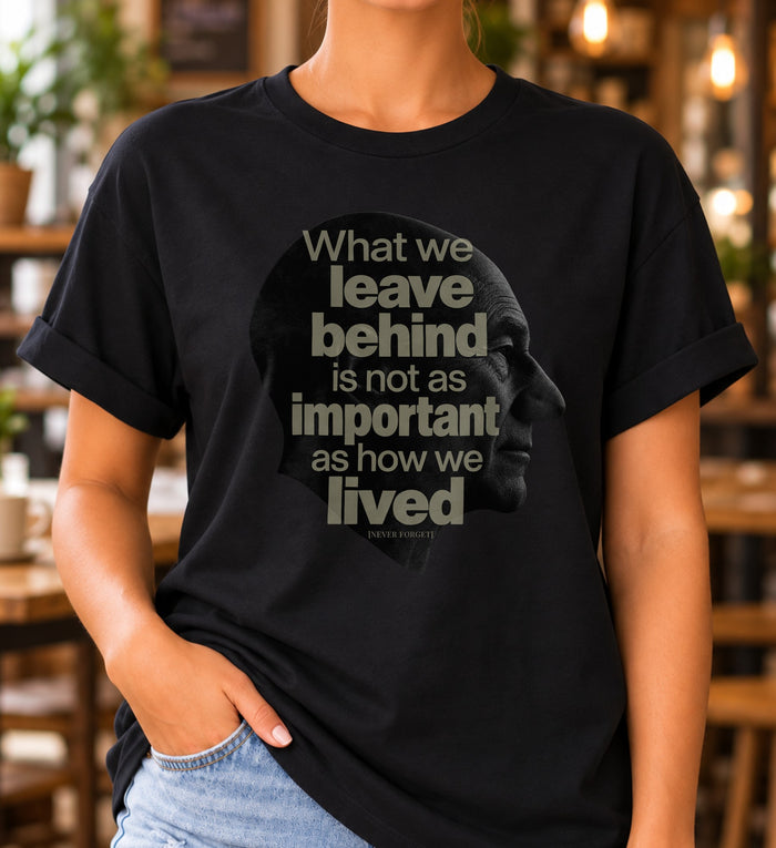 Camiseta con retrato filosófico y cita impresa en negro – moderna camiseta unisex con mensaje