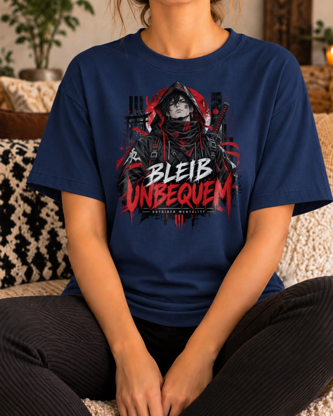 Bleib Unbequem T-Shirt Damen Oversized, Anime Streetwear Shirt, Washed Schwarz Graphic Tee, Outsider Mentality