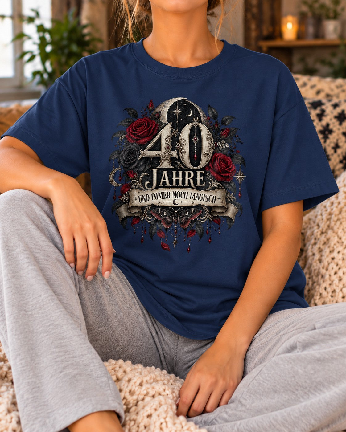 Personalisiertes Geburtstag T-Shirt Damen, Alter frei wählbar, und immer noch magisch, Gothic Boho Shirt Geschenk