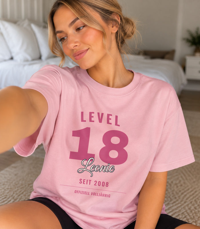 Personalisiertes Geburtstags T-Shirt mit Namen und Wunschjahr – Level Design offiziell volljährig Geschenk für Damen
