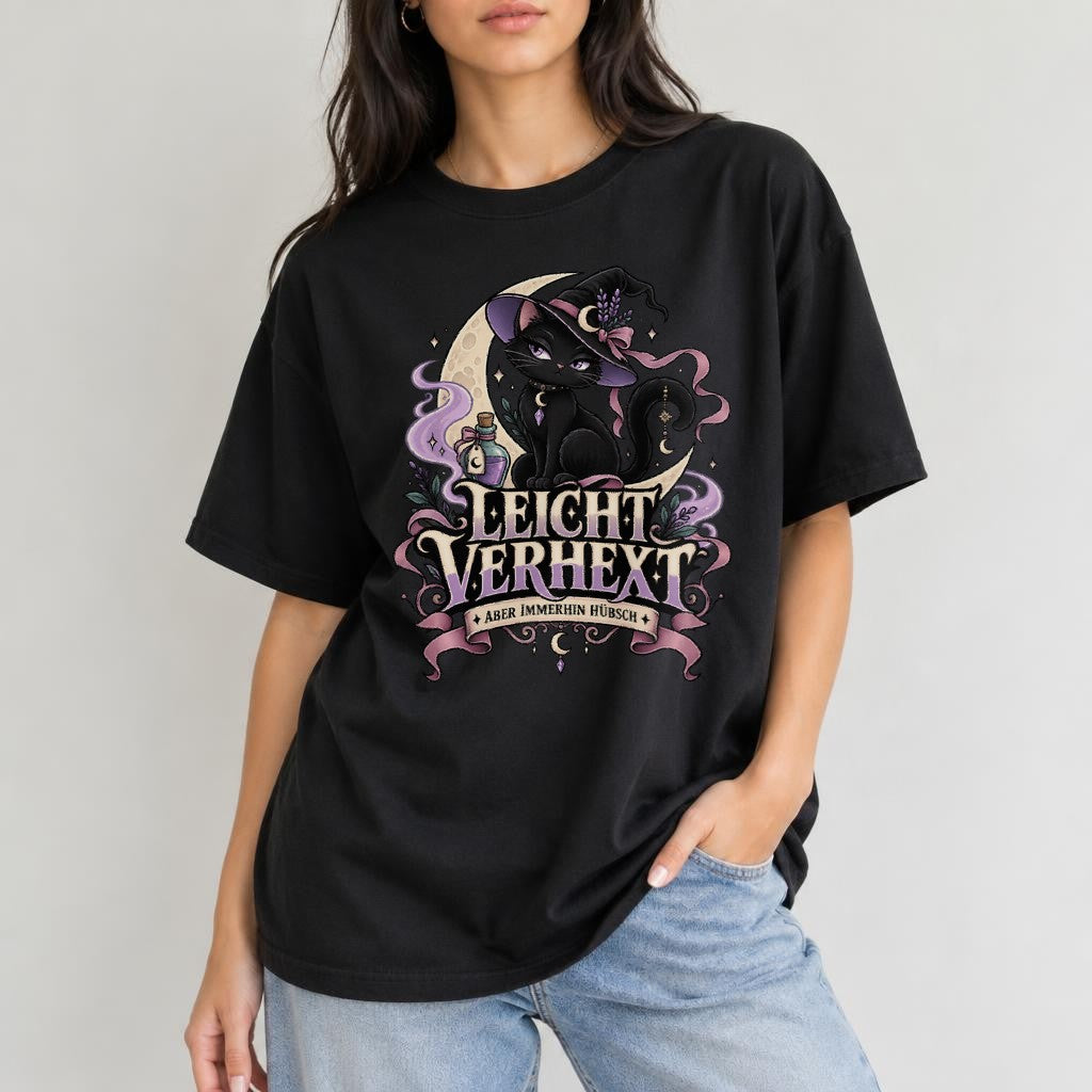 Leicht Verhext Aber Immerhin Hübsch T-Shirt Damen Oversized Hexe Katze Gothic Halloween Shirt