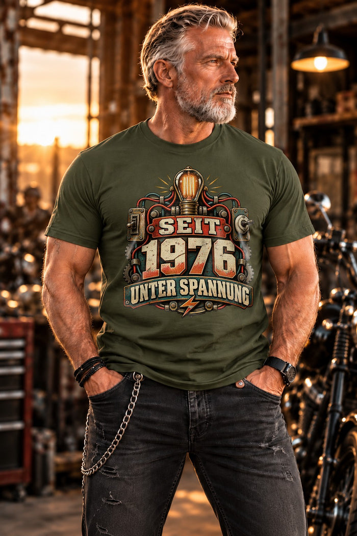 Seit 1976 unter Spannung T-Shirt Herren, Elektriker Geburtstag Shirt, Vintage Mechaniker Funshirt, Jahrgang 1976 Geschenk