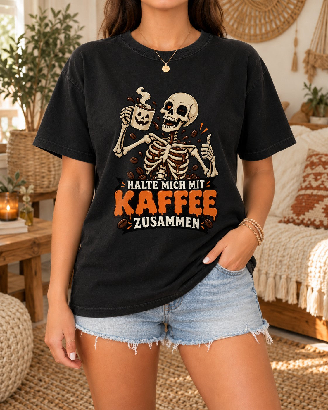 Halte Mich Mit Kaffee Zusammen T-Shirt Damen, Skelett Kaffee Shirt, Lustiges Halloween Funshirt, Oversized Gothic Tee
