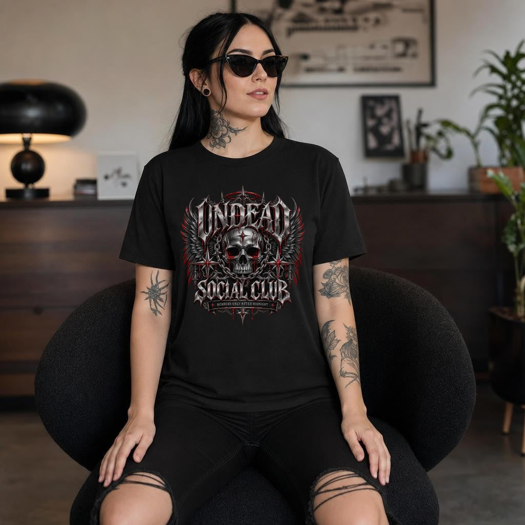 Undead Social Club Gothic Skull T-Shirt, Dark Metal Streetwear Shirt mit Totenkopf und Flügeln