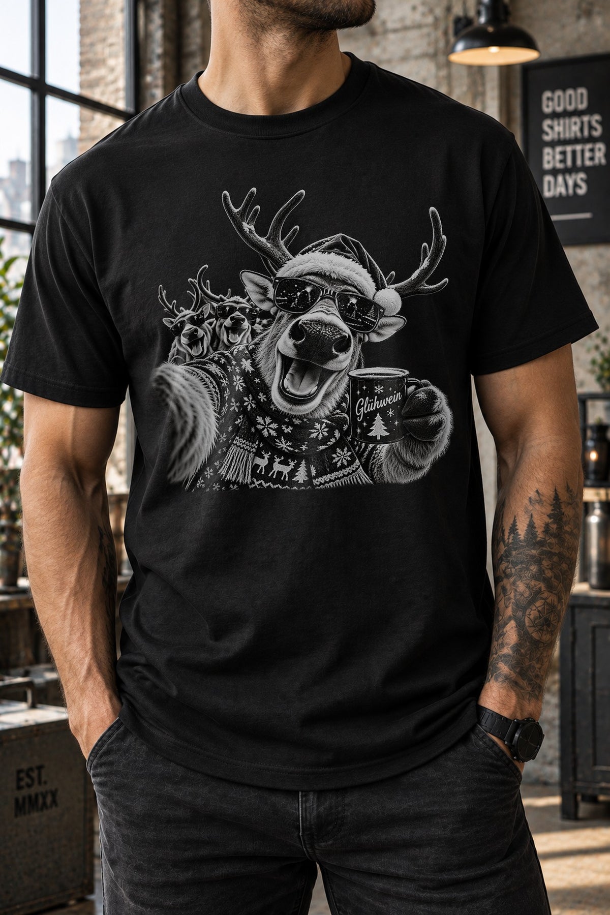 Rentier Selfie T-Shirt mit Glühwein Becher – lustiges Weihnachtsmarkt Motiv für Herren Damen