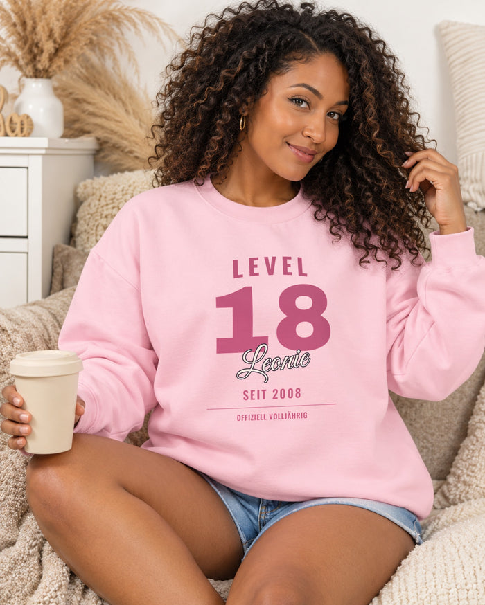 Personalisierter Birthday Pullover mit Namen und Wunschjahr – Level Style Sweatshirt offiziell volljährig zum Geburtstag