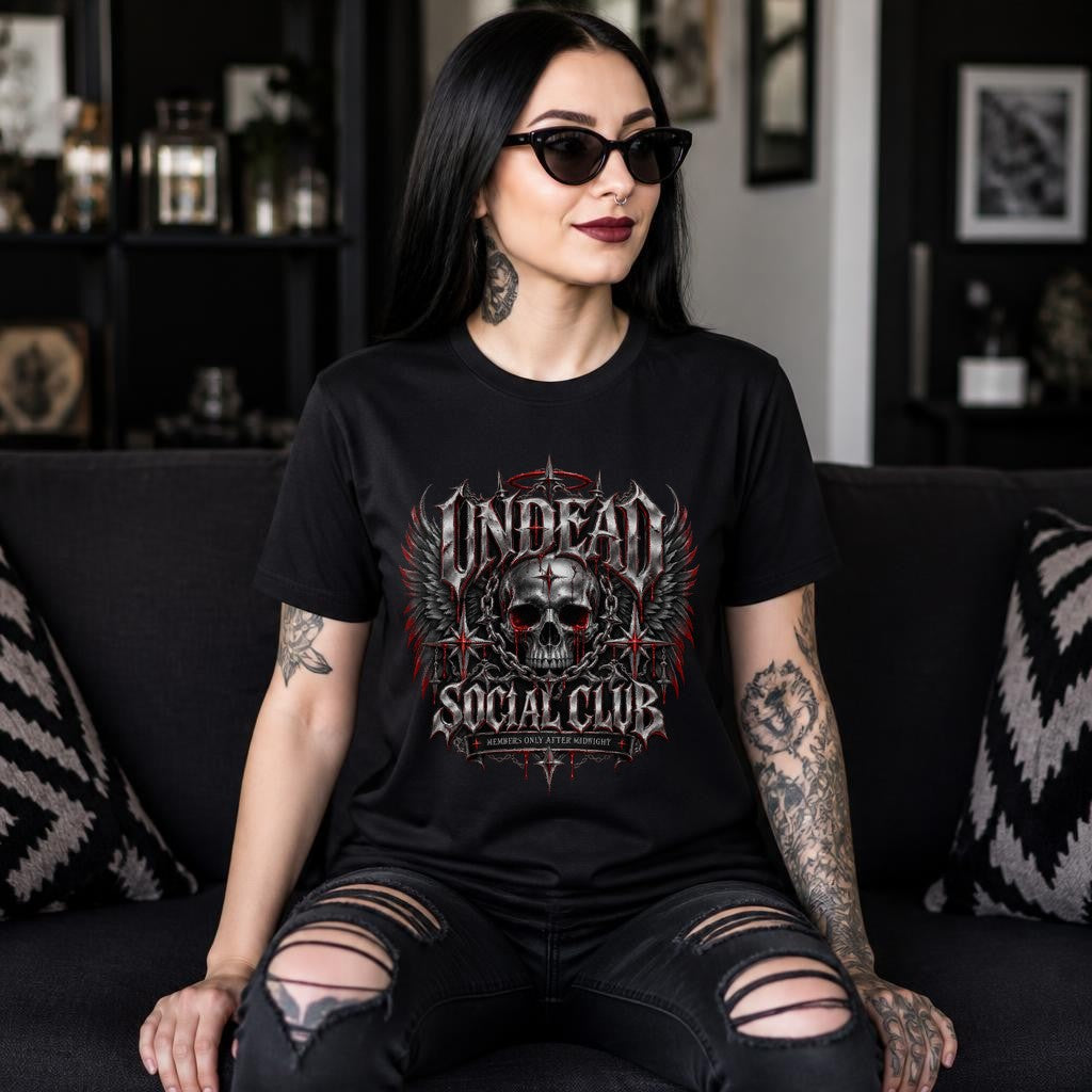 Undead Social Club Gothic Skull T-Shirt, Dark Metal Streetwear Shirt mit Totenkopf und Flügeln