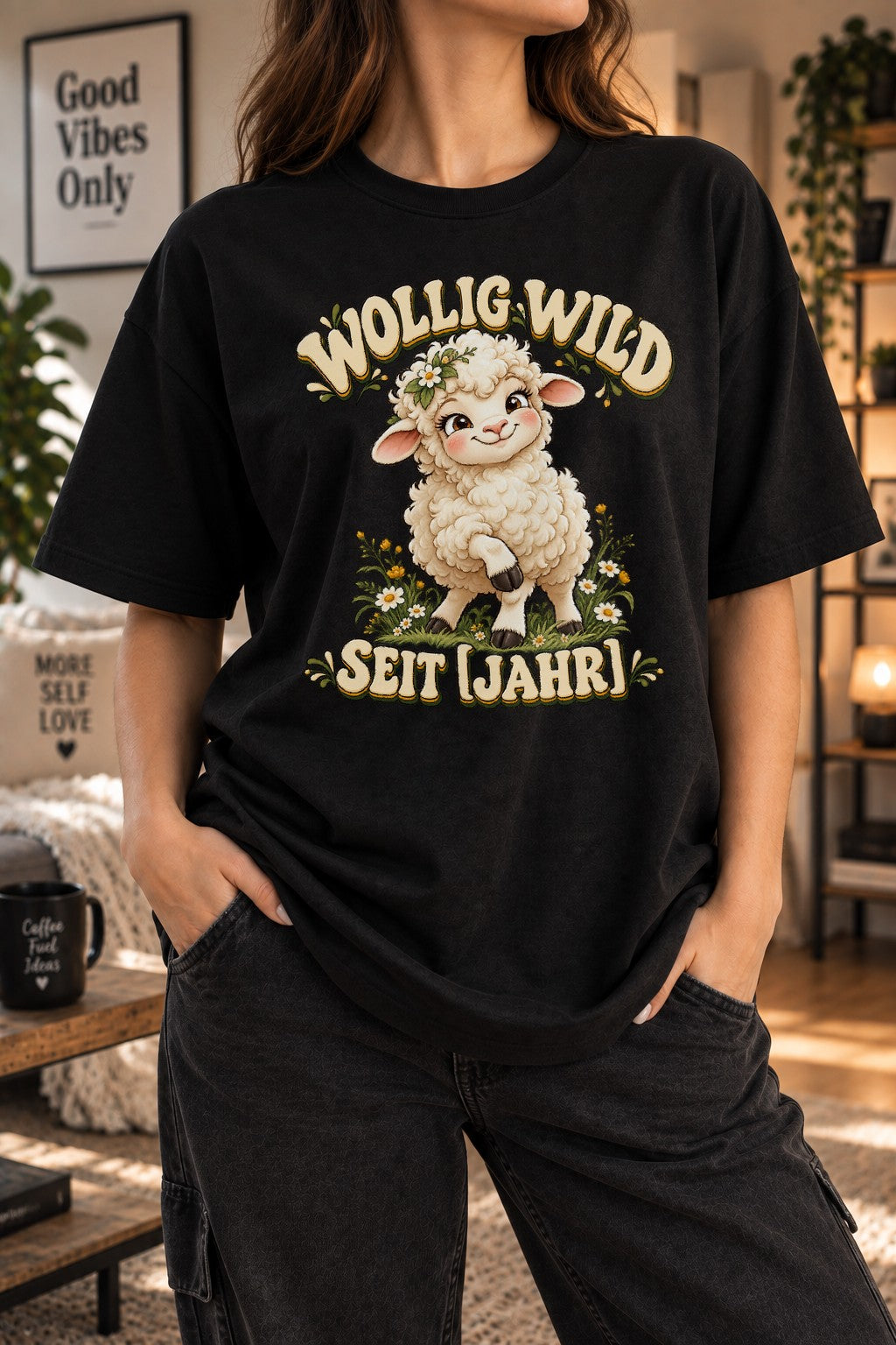 Wollig Wild personalisiert mit Wunschjahr T-Shirt, lustiges Schaf Geburtstag Shirt, individuelles Geschenk Damen Oversized