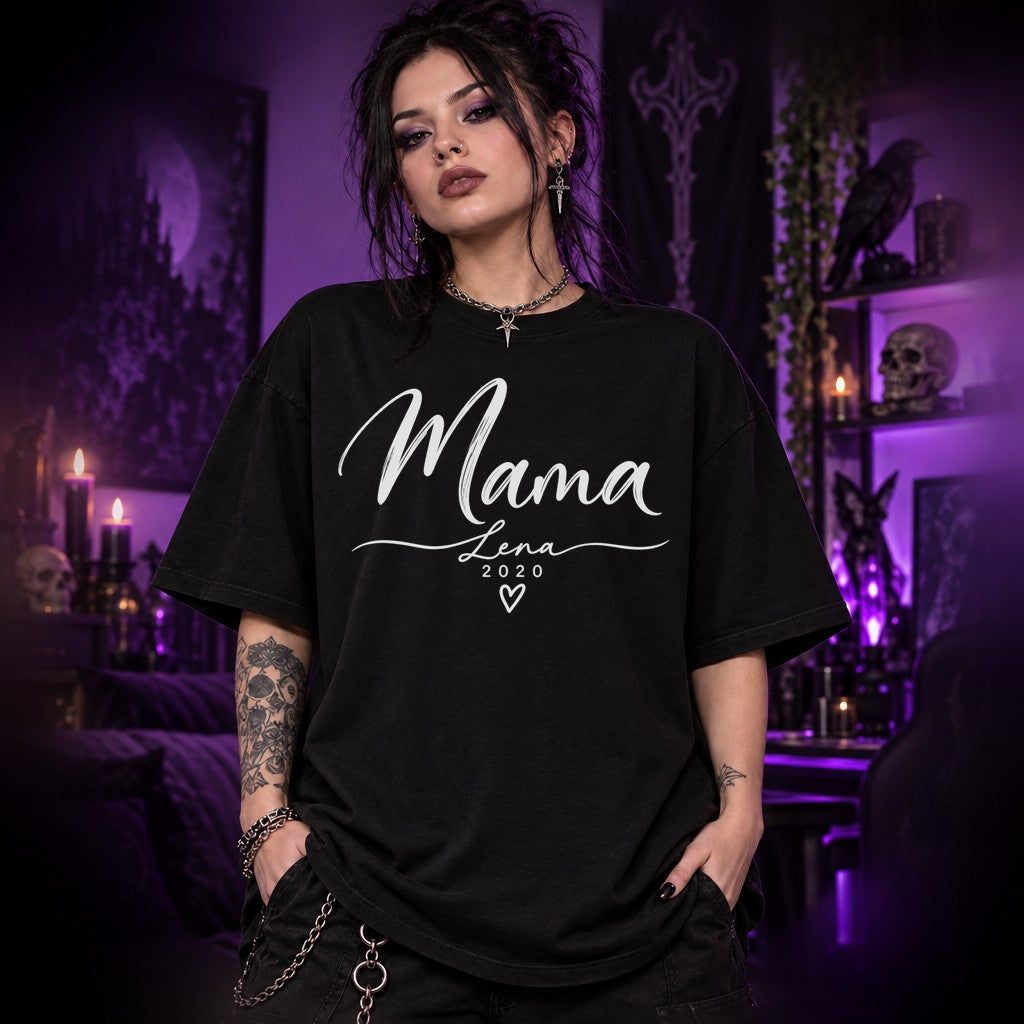 Personalisiert Mama T-Shirt mit Name & Wunschjahr, Geschenk für Mutter, individuelles Damen Shirt mit Herz