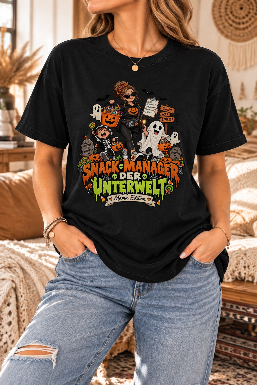 Snack Manager der Unterwelt Mama Edition T-Shirt, Halloween Mama Shirt, Lustiges Herbst Shirt Damen Oversized