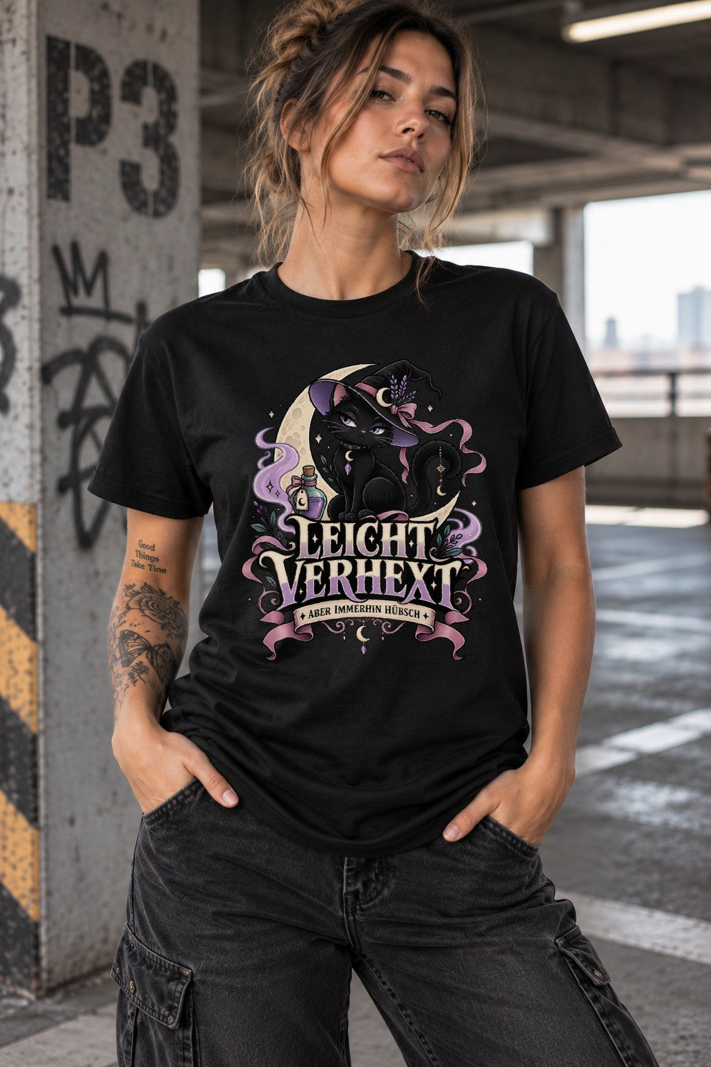 Leicht Verhext Aber Immerhin Hübsch T-Shirt Damen Oversized Hexe Katze Gothic Halloween Shirt